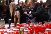 Novo Mesto: Suze i upaljene svijeće na mjestu na kojem je ubijen muškarac Novo Mesto: Suze i upaljene svijeće na mjestu na kojem je ubijen muškarac