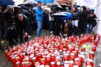 Novo Mesto: Suze i upaljene svijeće na mjestu na kojem je ubijen muškarac Novo Mesto: Suze i upaljene svijeće na mjestu na kojem je ubijen muškarac