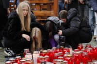 Novo Mesto: Suze i upaljene svijeće na mjestu na kojem je ubijen muškarac Novo Mesto: Suze i upaljene svijeće na mjestu na kojem je ubijen muškarac
