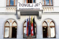 Novo Mesto: Građani pristižu na prosvjedni skup, održat će se i politički summit