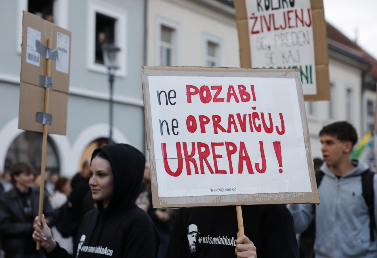 Novo Mesto: Građani pristižu na prosvjedni skup, održat će se i politički summit