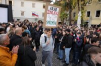 Novo Mesto: Građani pristižu na prosvjedni skup, održat će se i politički summit