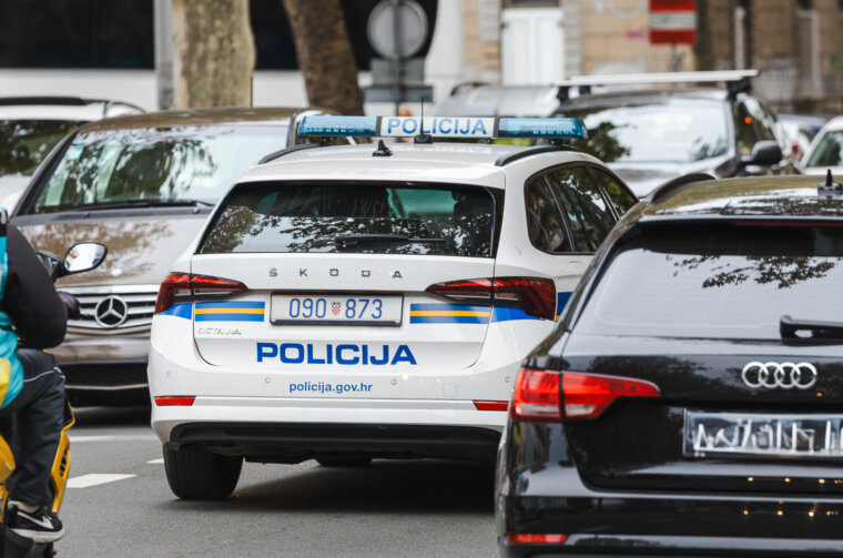 ilustrativna grad jesen policija-6207