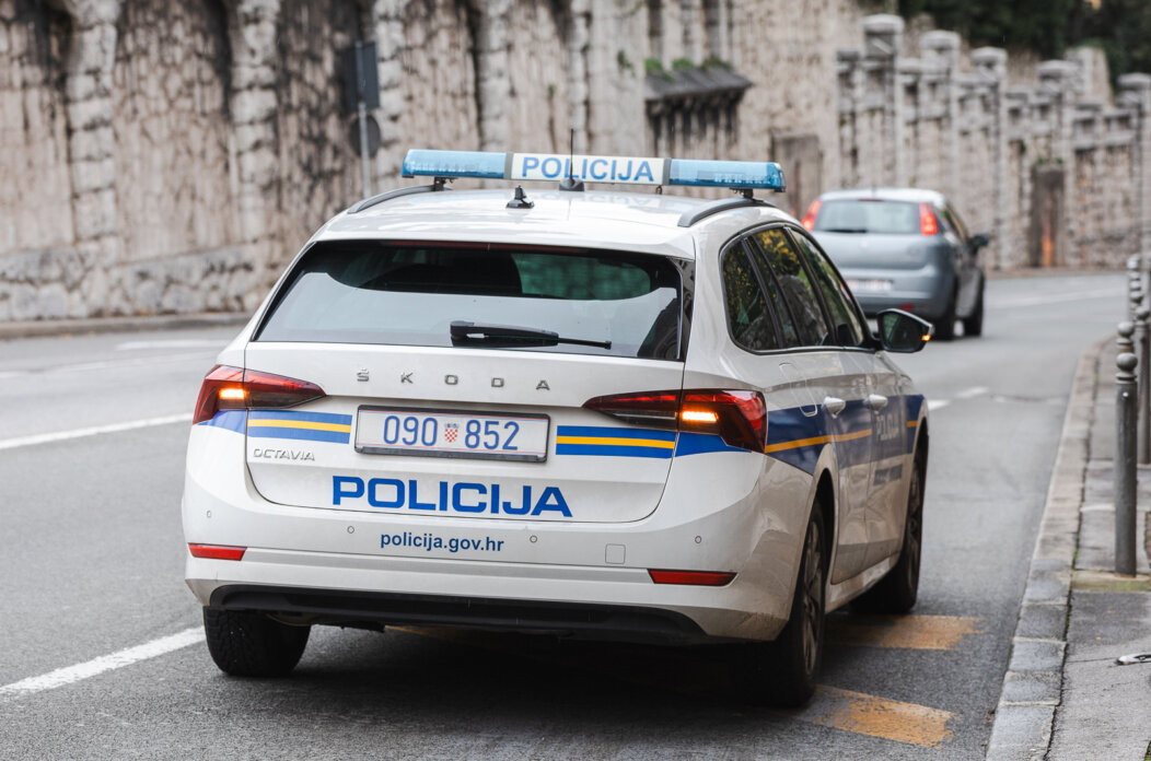 Ilustrativna jesen promet Ulica Žrtava fašizma policija-0155 Ilustrativna jesen promet Ulica Žrtava fašizma policija-0155