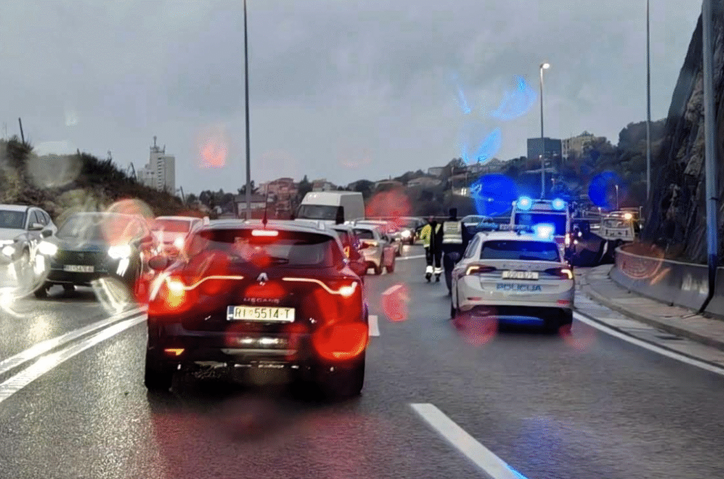 NESREĆA ZAOBILAZNICA KIŠA FEJS NESREĆA ZAOBILAZNICA KIŠA FEJS
