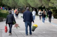 Rijeka: Građani obilaze grobove najmilijih na gradskom groblju Drenova na dan Svih svetih Rijeka: Građani obilaze grobove najmilijih na gradskom groblju Drenova na dan Svih svetih
