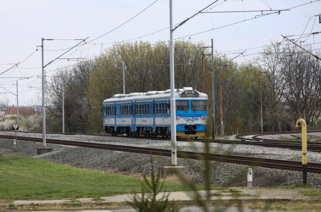 Zagreb: Na pružnom prijelazu stradala maloljetna osoba Zagreb: Na pružnom prijelazu stradala maloljetna osoba