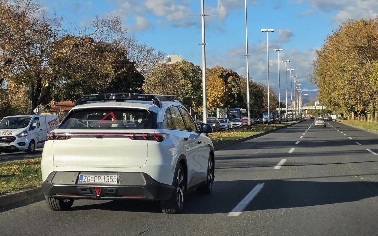 Zagreb: Testno vozilo tvrtke PROJECT 3 MOBILITY ovih dana vozi ulicama Novog Zagreba u autonomnom režimu voznje