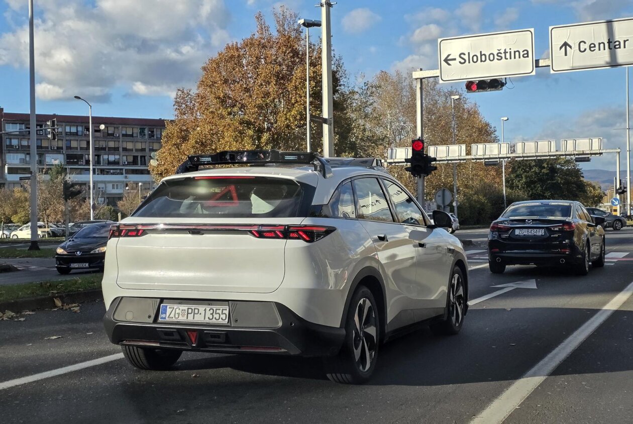 Zagreb: Testno vozilo tvrtke PROJECT 3 MOBILITY ovih dana vozi ulicama Novog Zagreba u autonomnom režimu voznje