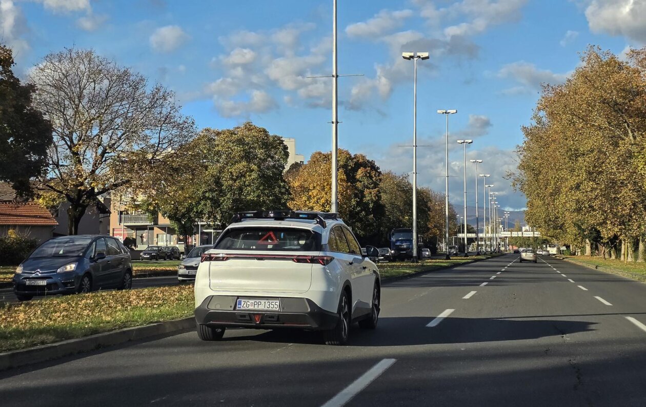 Zagreb: Testno vozilo tvrtke PROJECT 3 MOBILITY ovih dana vozi ulicama Novog Zagreba u autonomnom režimu voznje