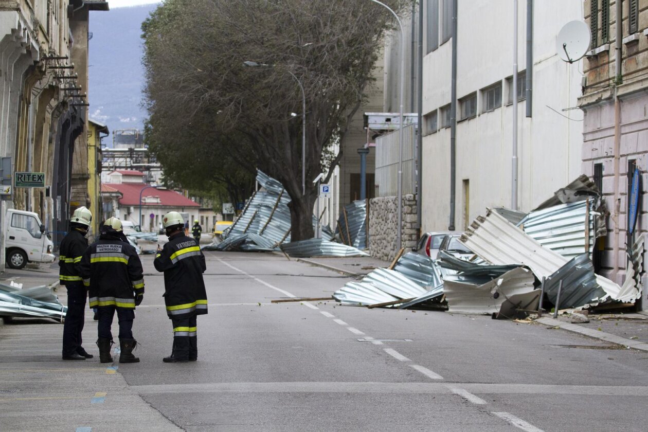 ARHIVA: Na današnji 2013. dan olujna bura s orkanskim udarima poharala je Rijeku ARHIVA: Na današnji 2013. dan olujna bura s orkanskim udarima poharala je Rijeku