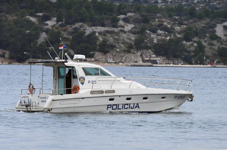 ibenik: Brod pomorske policije u kanalu Sv. Ante