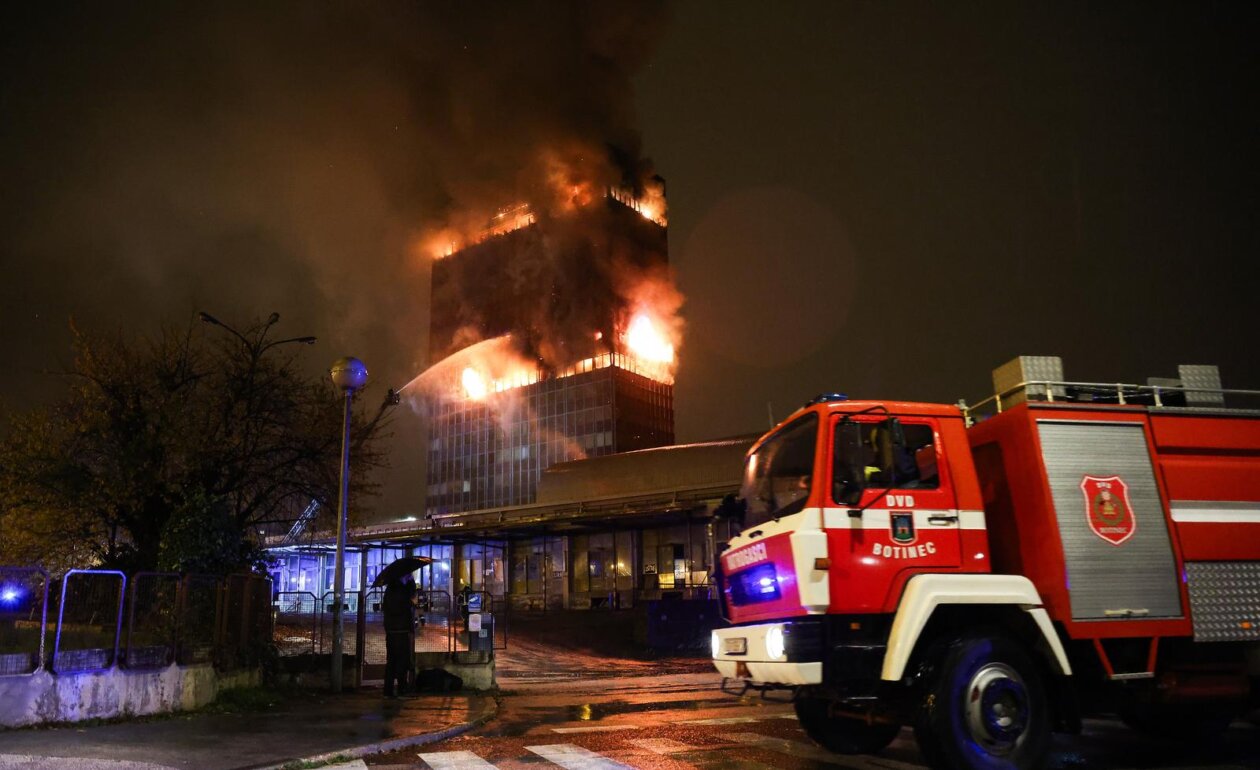 Zagreb: Požar guta Vjesnikov neboder Zagreb: Požar guta Vjesnikov neboder
