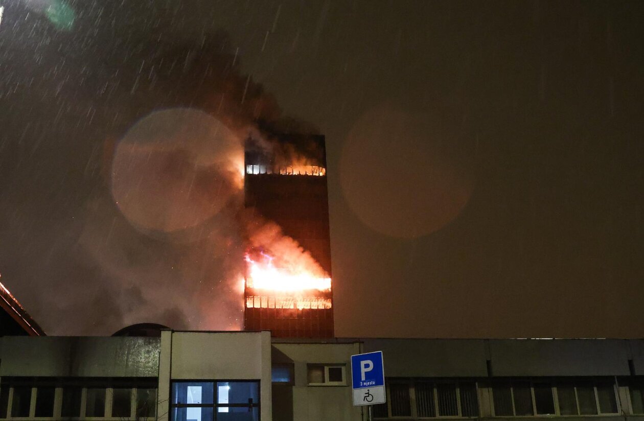 Zagreb: Požar guta Vjesnikov neboder Zagreb: Požar guta Vjesnikov neboder