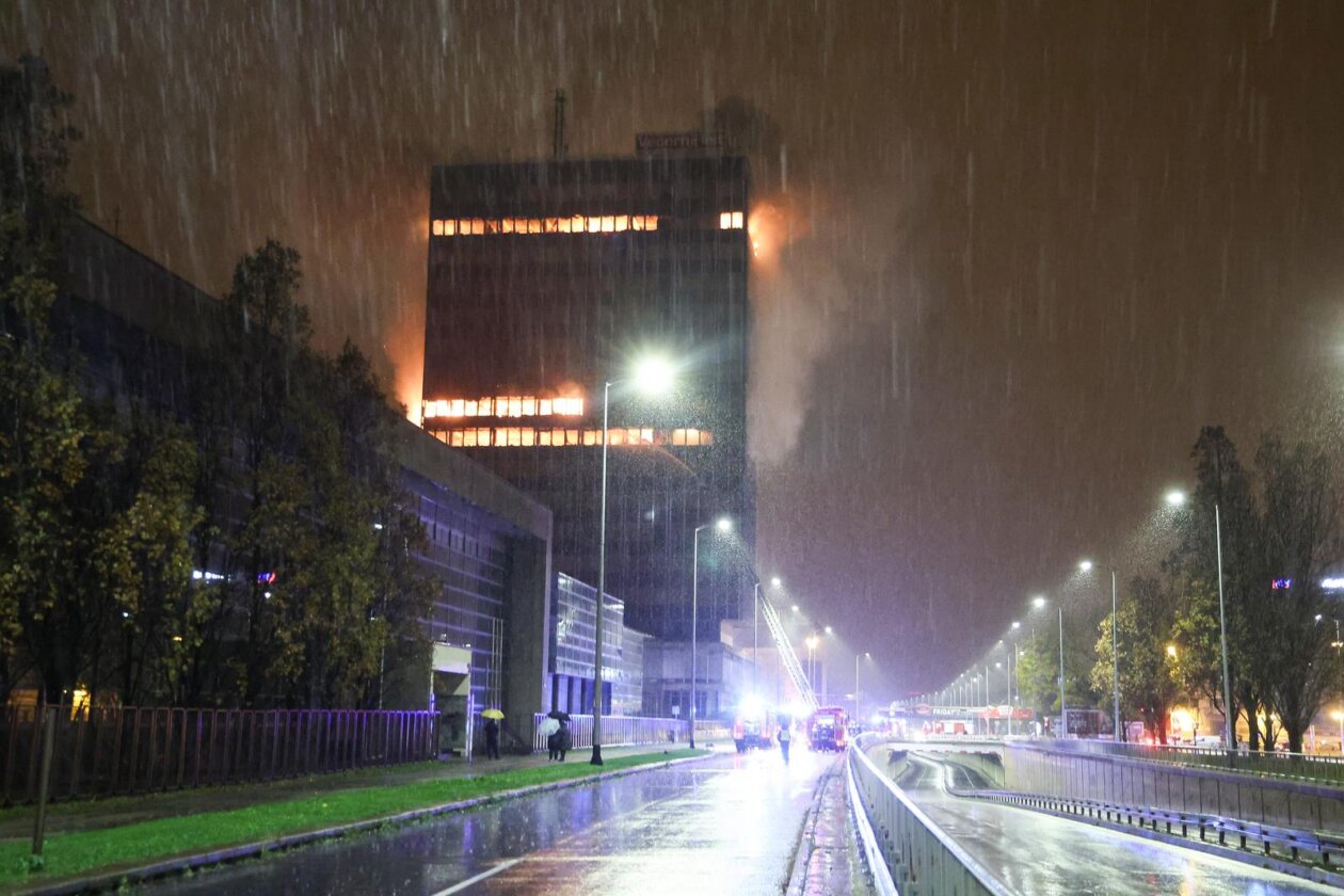 Zagreb: Požar guta Vjesnikov neboder Zagreb: Požar guta Vjesnikov neboder