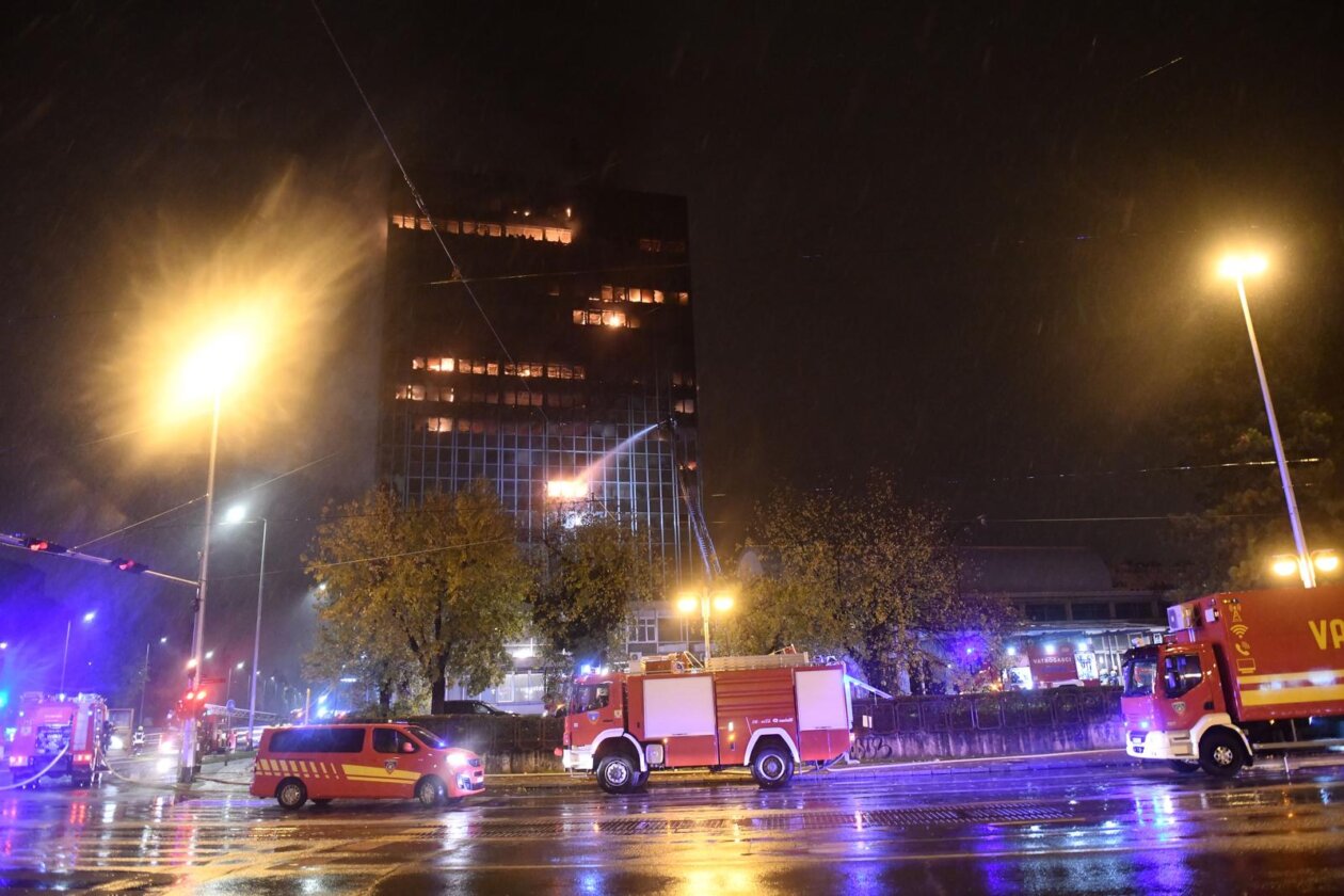 Zagreb: Požar guta Vjesnikov neboder Zagreb: Požar guta Vjesnikov neboder