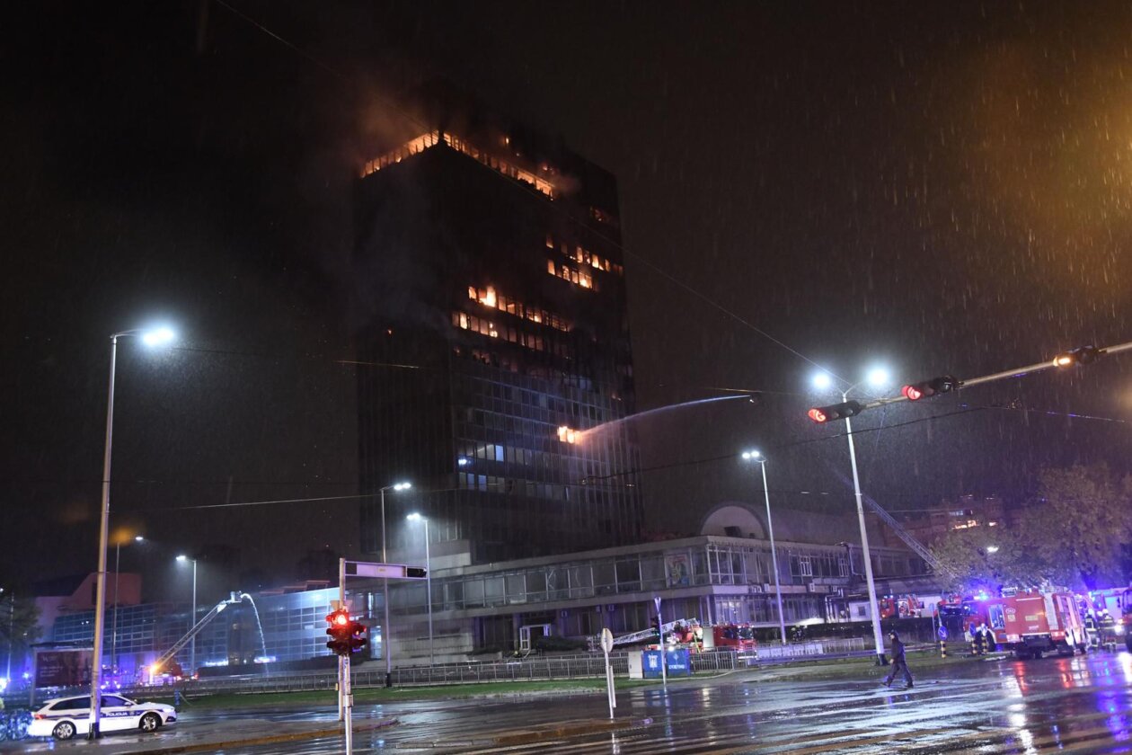 Zagreb: Požar guta Vjesnikov neboder Zagreb: Požar guta Vjesnikov neboder