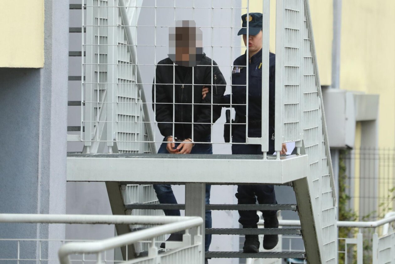 Zagreb: Privođenje osumnjičenog za požar u Vjesniku Zagreb: Privođenje osumnjičenog za požar u Vjesniku
