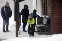 Platak: Zbog lošeg vremena malobrojni izletnici uživaju u snijegu