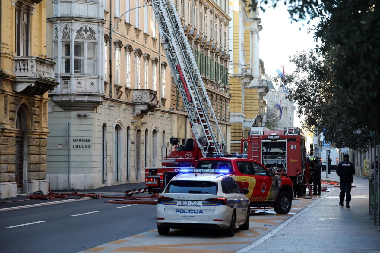 Rijeka: Požar nekoliko stanova u zgradu u Zanonovoj ulici Rijeka: Požar nekoliko stanova u zgradu u Zanonovoj ulici