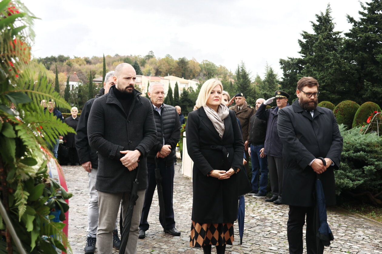 Polaganje-vijenaca-za-Dan-sjecanja-na-Vukovar-i-Skabrnju-62