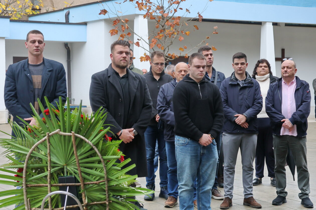 Polaganje-vijenaca-za-Dan-sjecanja-na-Vukovar-i-Skabrnju-93