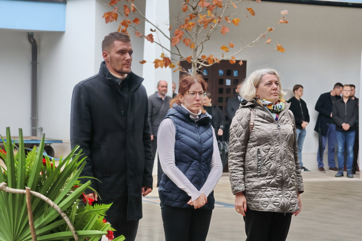 Polaganje-vijenaca-za-Dan-sjecanja-na-Vukovar-i-Skabrnju-96