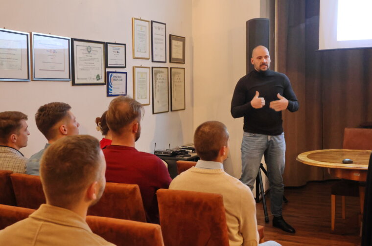 Predavanje-Milakovica-u-klubu-Rotaract-18