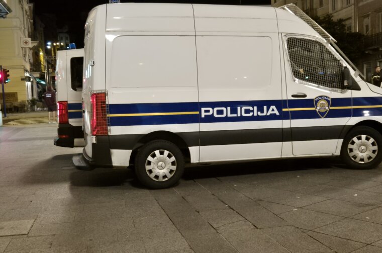 policija kombi noć riportal policija kombi noć riportal