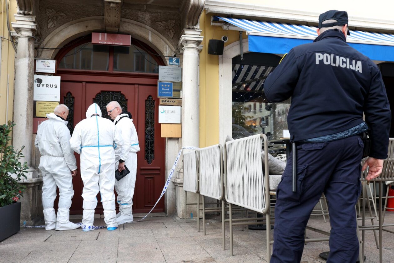 Rijeka: Žena umrla na stubištu, u stanu pronađen muškarac s ozljedama vrata Rijeka: Žena umrla na stubištu, u stanu pronađen muškarac s ozljedama vrata
