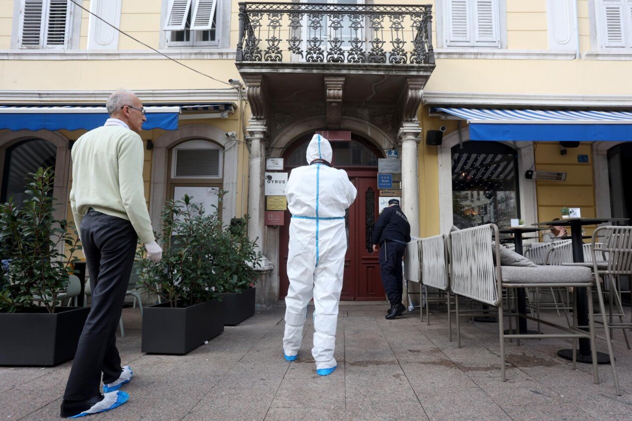 Rijeka: Žena umrla na stubištu, u stanu pronađen muškarac s ozljedama vrata Rijeka: Žena umrla na stubištu, u stanu pronađen muškarac s ozljedama vrata