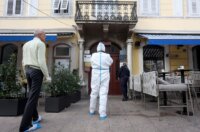 Rijeka: Žena umrla na stubištu, u stanu pronađen muškarac s ozljedama vrata Rijeka: Žena umrla na stubištu, u stanu pronađen muškarac s ozljedama vrata