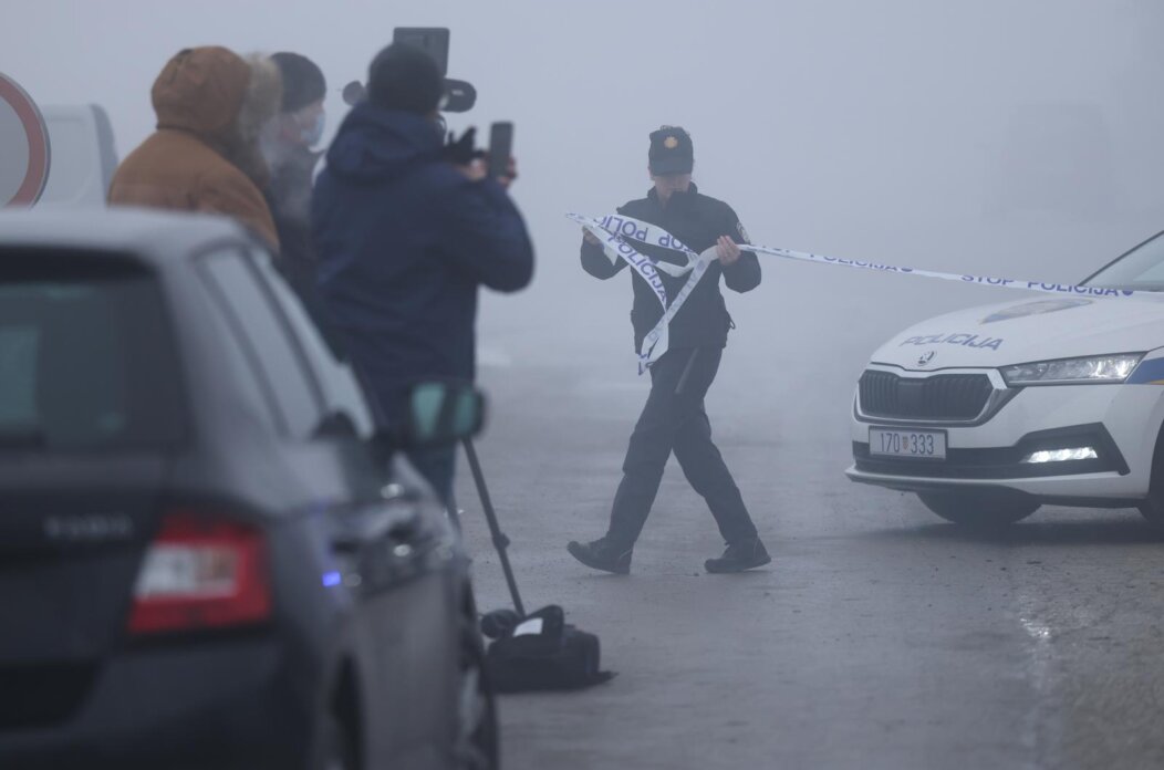 Vatrogasci i policija ispred CIAK-a gdje je tijekom noći izbio požar