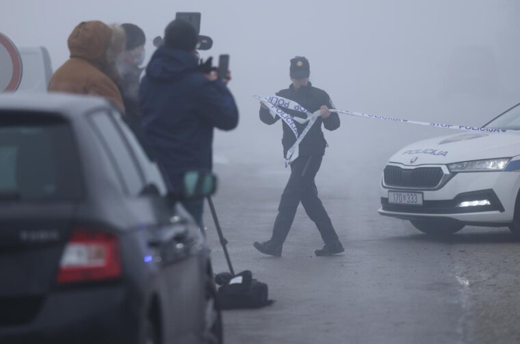 Vatrogasci i policija ispred CIAK-a gdje je tijekom noći izbio požar
