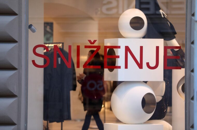 Rijeka: Sezonska sniženja u trgovinama u centru grada Rijeka: Sezonska sniženja u trgovinama u centru grada