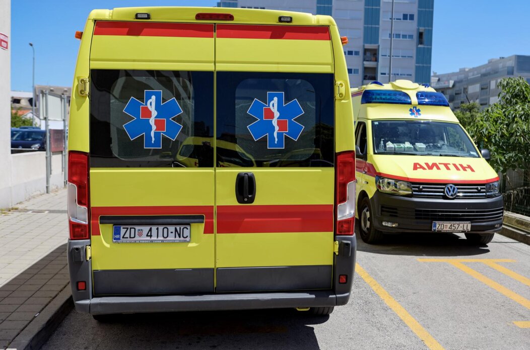 Zadar: Vozači Hitne pomoći sirenama podržali prosvjed i uhićenog kolegu Zadar: Vozači Hitne pomoći sirenama podržali prosvjed i uhićenog kolegu