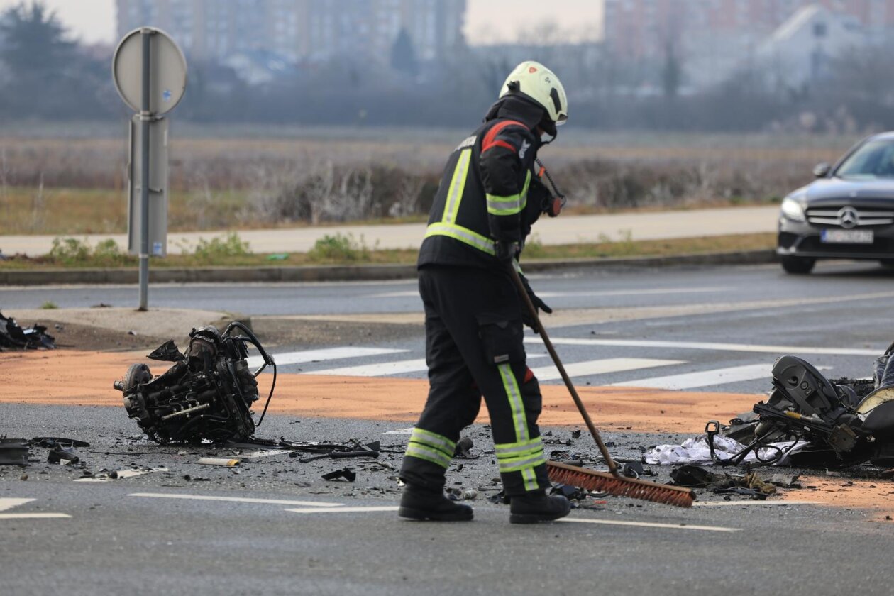 Velika Gorica: Automobilom sletio s ceste pa udario u stup Velika Gorica: Automobilom sletio s ceste pa udario u stup