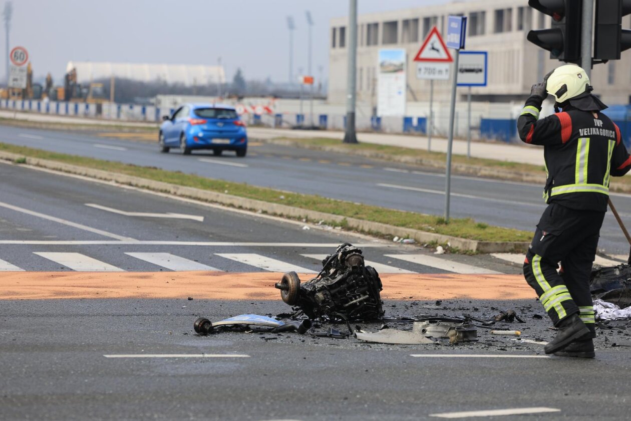 Velika Gorica: Automobilom sletio s ceste pa udario u stup Velika Gorica: Automobilom sletio s ceste pa udario u stup