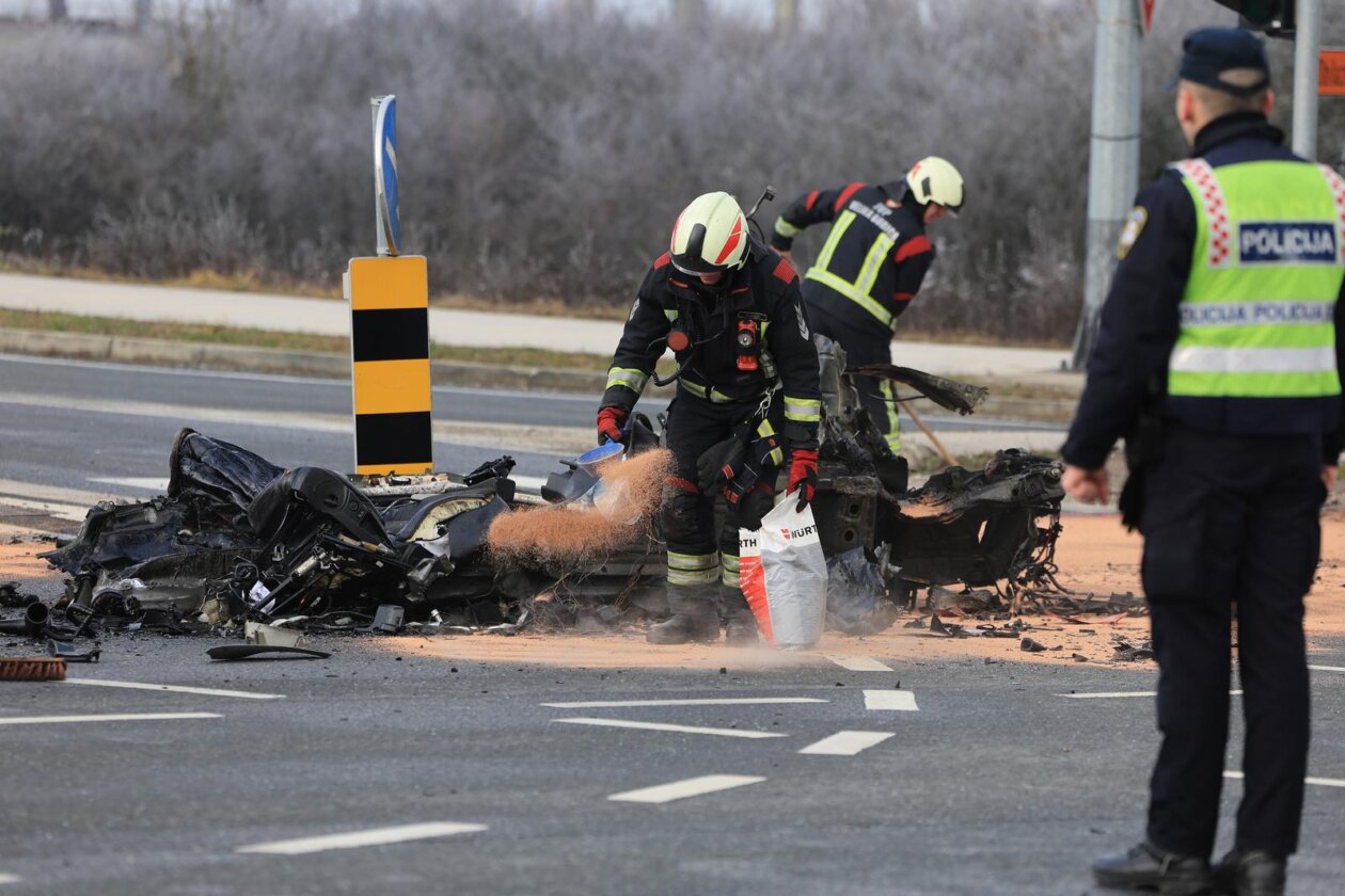Velika Gorica: Automobilom sletio s ceste pa udario u stup Velika Gorica: Automobilom sletio s ceste pa udario u stup
