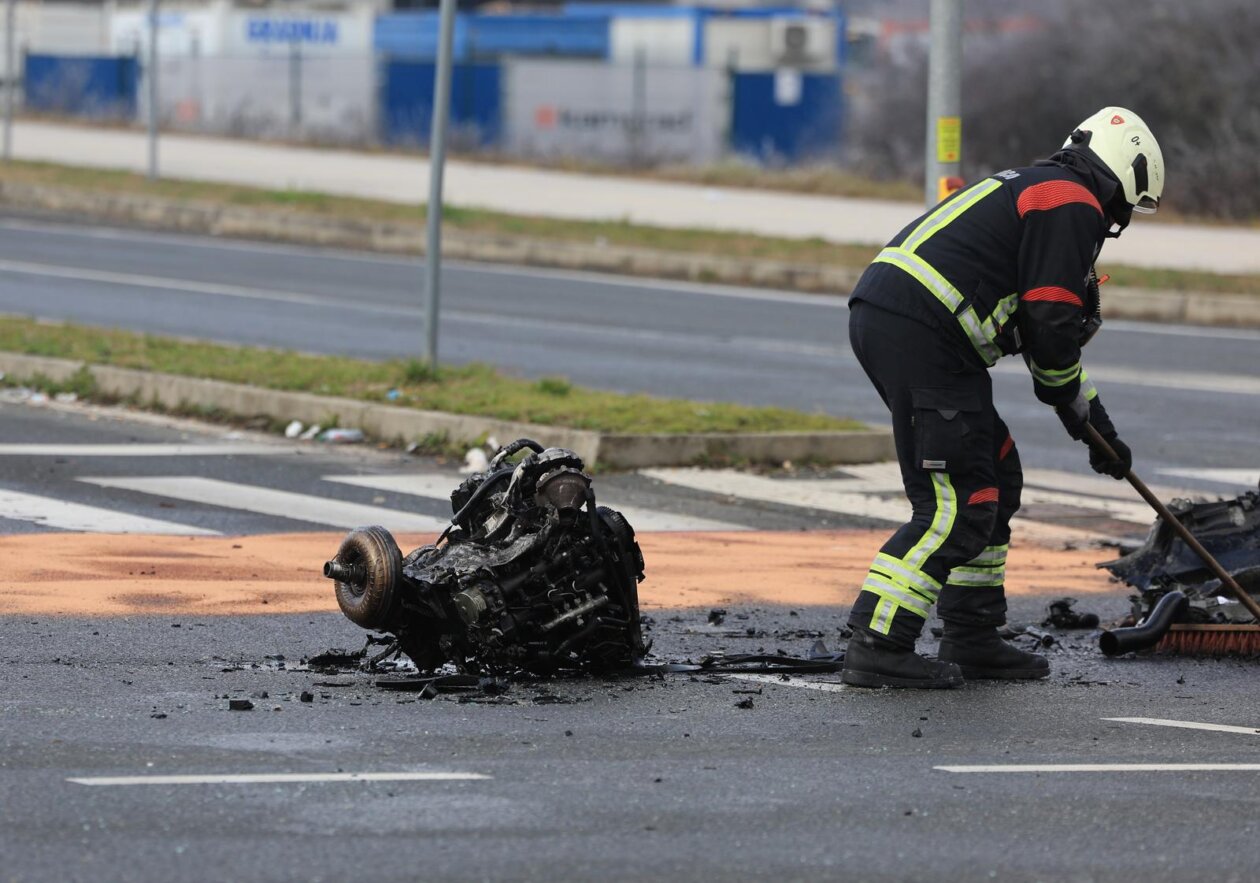 Velika Gorica: Automobilom sletio s ceste pa udario u stup Velika Gorica: Automobilom sletio s ceste pa udario u stup