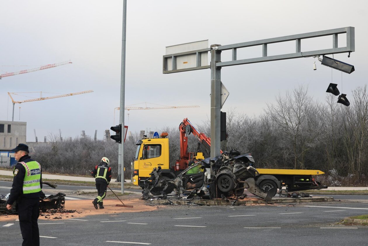 Velika Gorica: Automobilom sletio s ceste pa udario u stup Velika Gorica: Automobilom sletio s ceste pa udario u stup