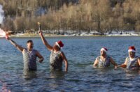 Fužine: Opatijski Kukali okupali se u hladnom jezeru Bajer Fužine: Opatijski Kukali okupali se u hladnom jezeru Bajer