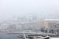 Opatija i okolica prekriveni su snijegom koji pada od jutarnjih sati Opatija i okolica prekriveni su snijegom koji pada od jutarnjih sati