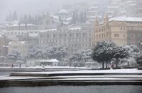 Opatija i okolica prekriveni su snijegom koji pada od jutarnjih sati Opatija i okolica prekriveni su snijegom koji pada od jutarnjih sati