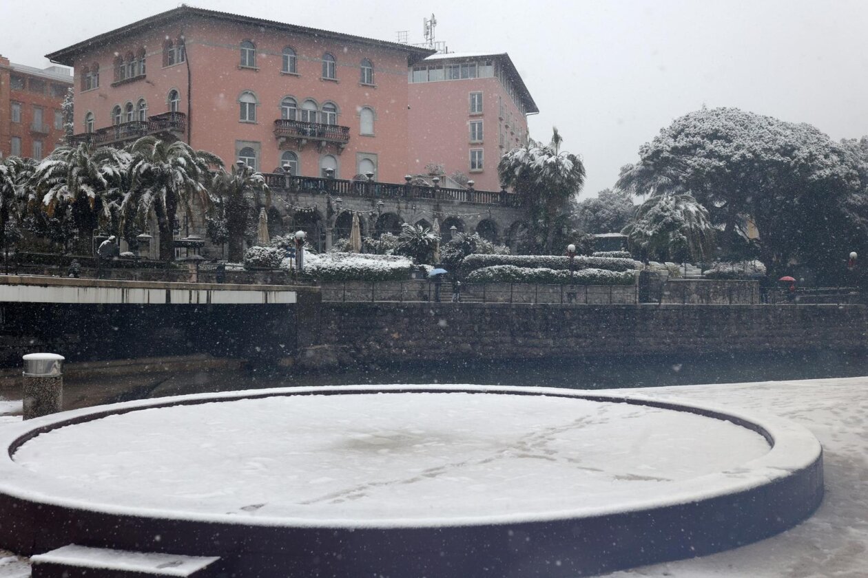 Opatija i okolica prekriveni su snijegom koji pada od jutarnjih sati Opatija i okolica prekriveni su snijegom koji pada od jutarnjih sati