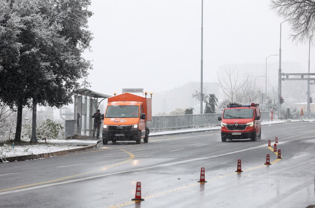 Opatija i okolica prekriveni su snijegom koji pada od jutarnjih sati Opatija i okolica prekriveni su snijegom koji pada od jutarnjih sati