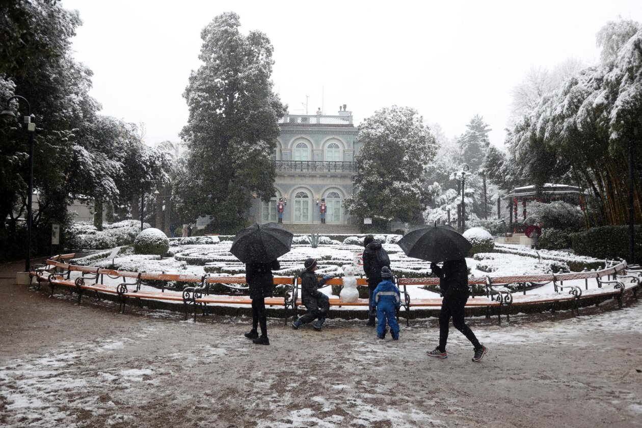 Opatija i okolica prekriveni su snijegom koji pada od jutarnjih sati Opatija i okolica prekriveni su snijegom koji pada od jutarnjih sati