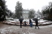 Opatija i okolica prekriveni su snijegom koji pada od jutarnjih sati Opatija i okolica prekriveni su snijegom koji pada od jutarnjih sati