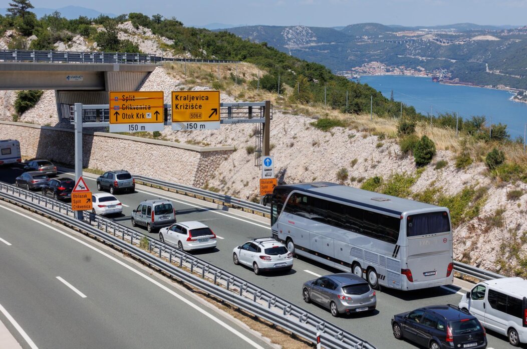 Gužve na autocesti A7 u smjeru Krčkog mosta Gužve na autocesti A7 u smjeru Krčkog mosta