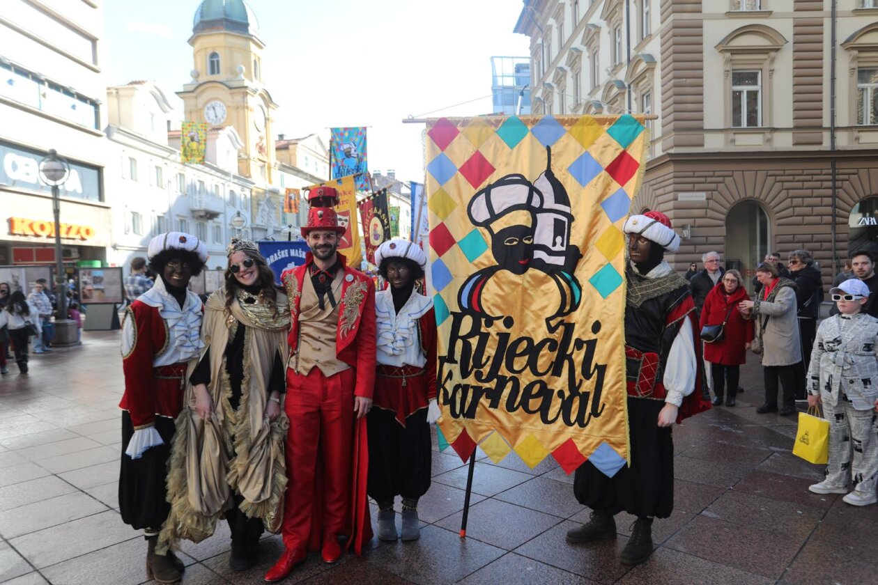 Rijeka: Parada karnevalskih zastava i predaja gradskog ključa maškarama Rijeka: Parada karnevalskih zastava i predaja gradskog ključa maškarama
